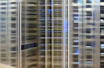 Intel Xeon E-2400 vs AMD EPYC สำหรับ SME Server