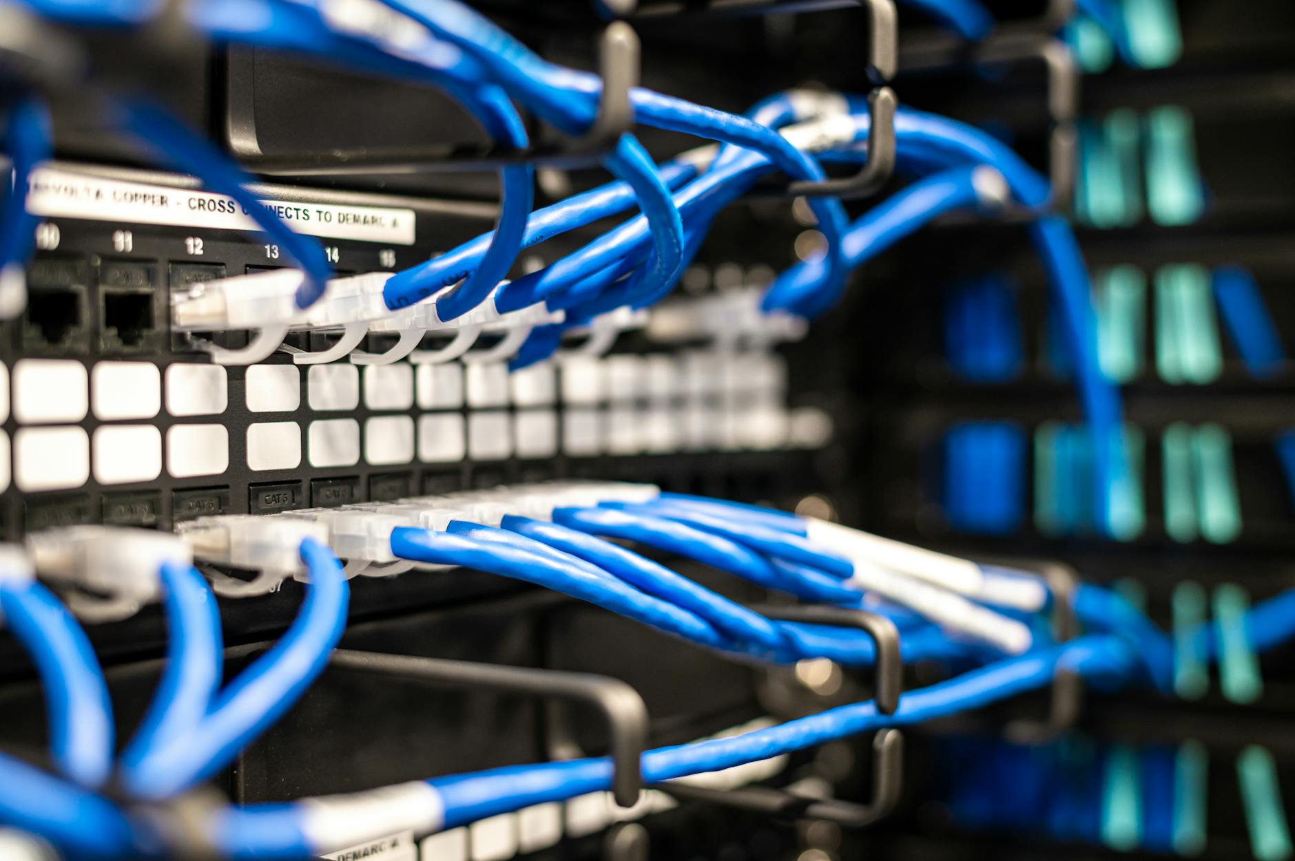 PoE Switch 24 Port สำหรับกล้องวงจรปิดทั้งอาคาร — สเปคและคุณสมบัติที่ต้องดูก่อนซื้อ PoE Switch 24 Port | Forex คู่มือ iCafeForex