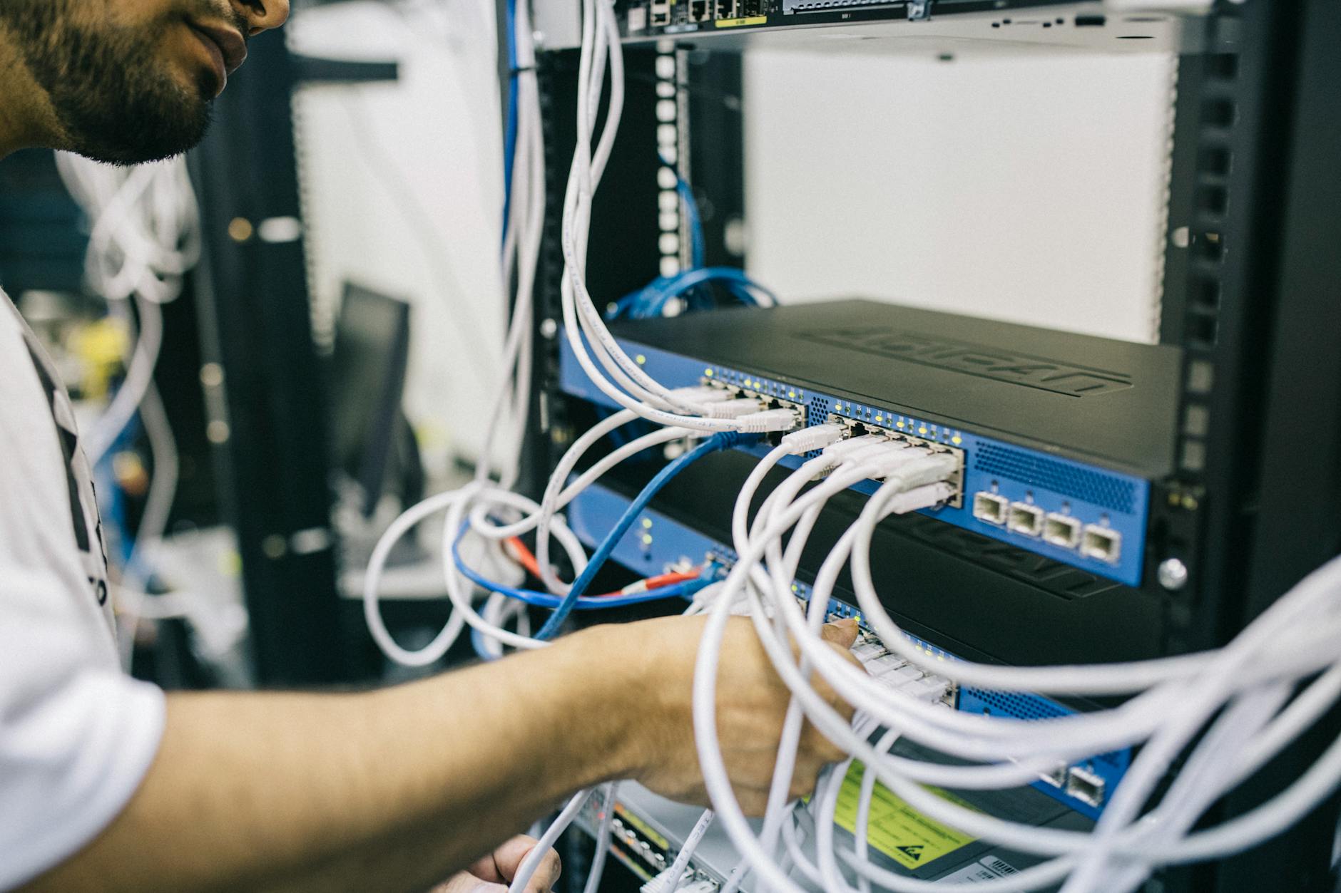 Power over Ethernet: เลือกและติดตั้ง PoE Switch สำหรับ IP Camera และ AP — มาตรฐาน PoE | Forex คู่มือ iCafeForex